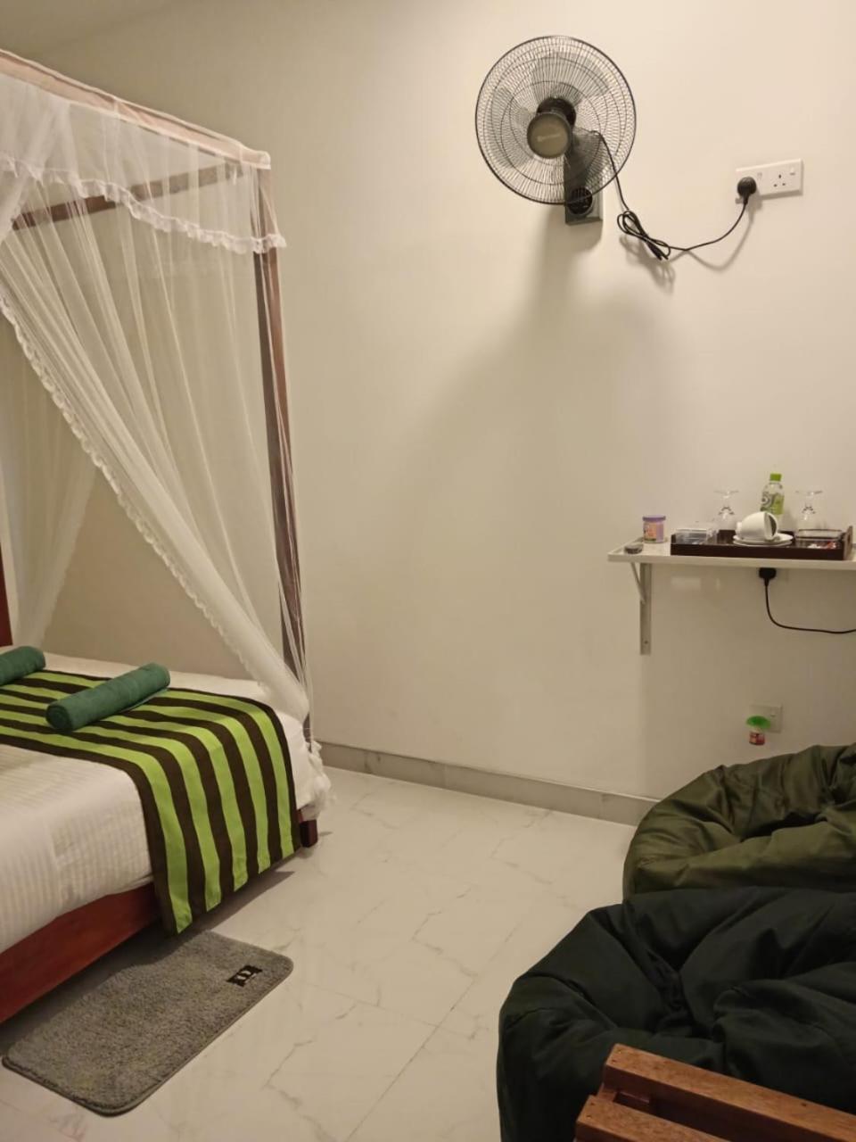 Rich Grove Inn 埃拉 外观 照片