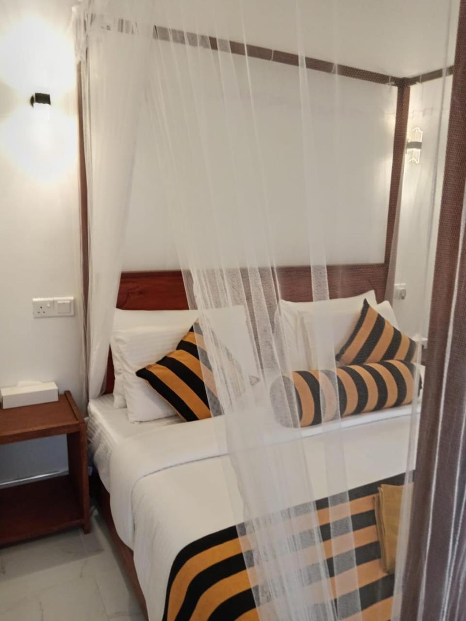 Rich Grove Inn 埃拉 外观 照片